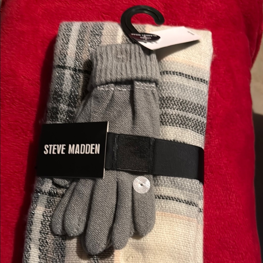 Steve Madden Gray Men's Gloves and Scarf Set